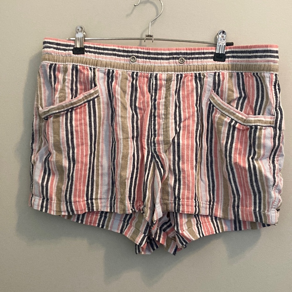 Size large Gap shorts.  Super comfortable!
